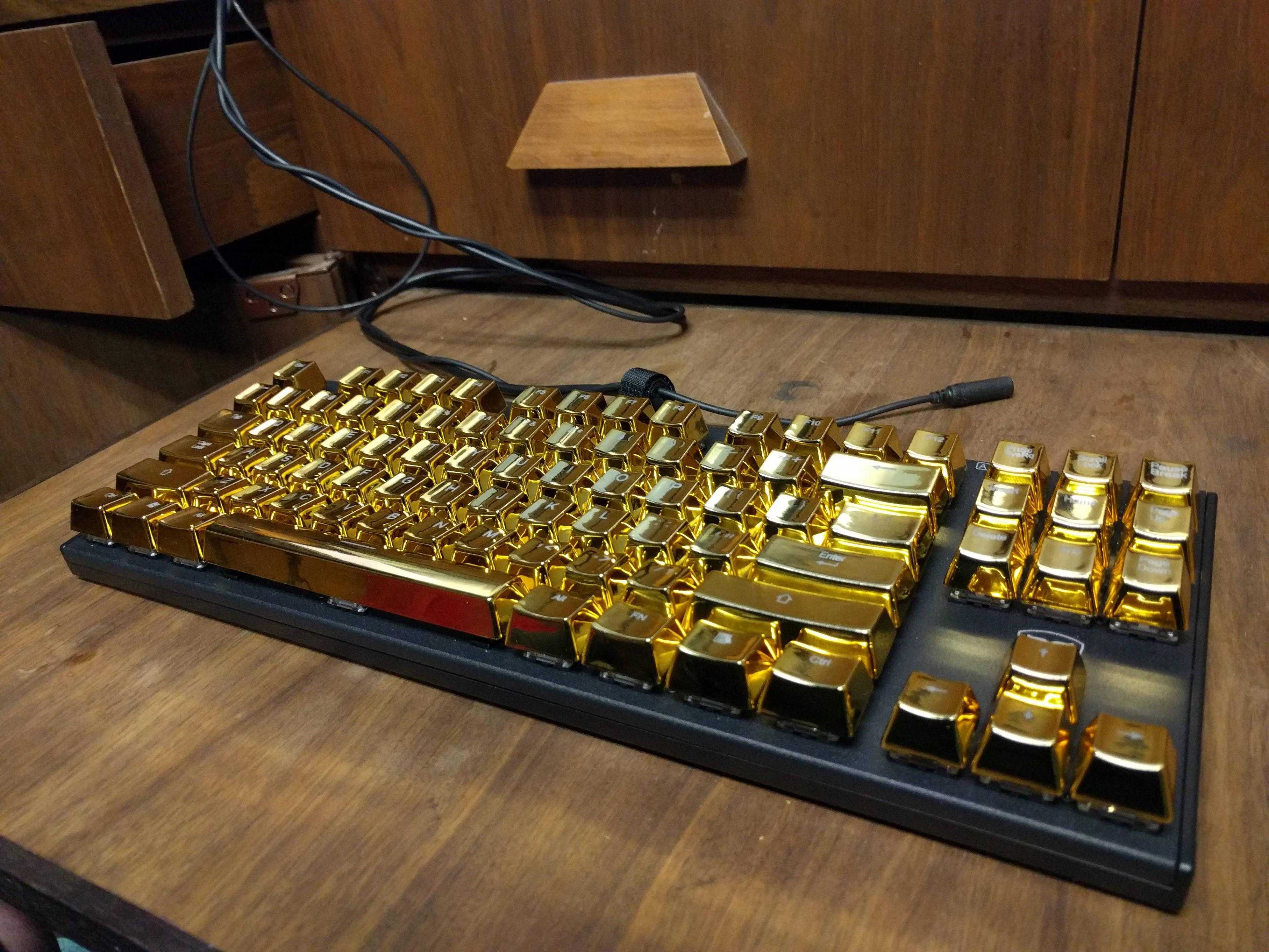 Компьютер gold. Kirameki Pure Gold Keyboard. Самая дорогая Клава. Самая дорогая клавиатура. Самая дорогая механическая клавиатура в мире.