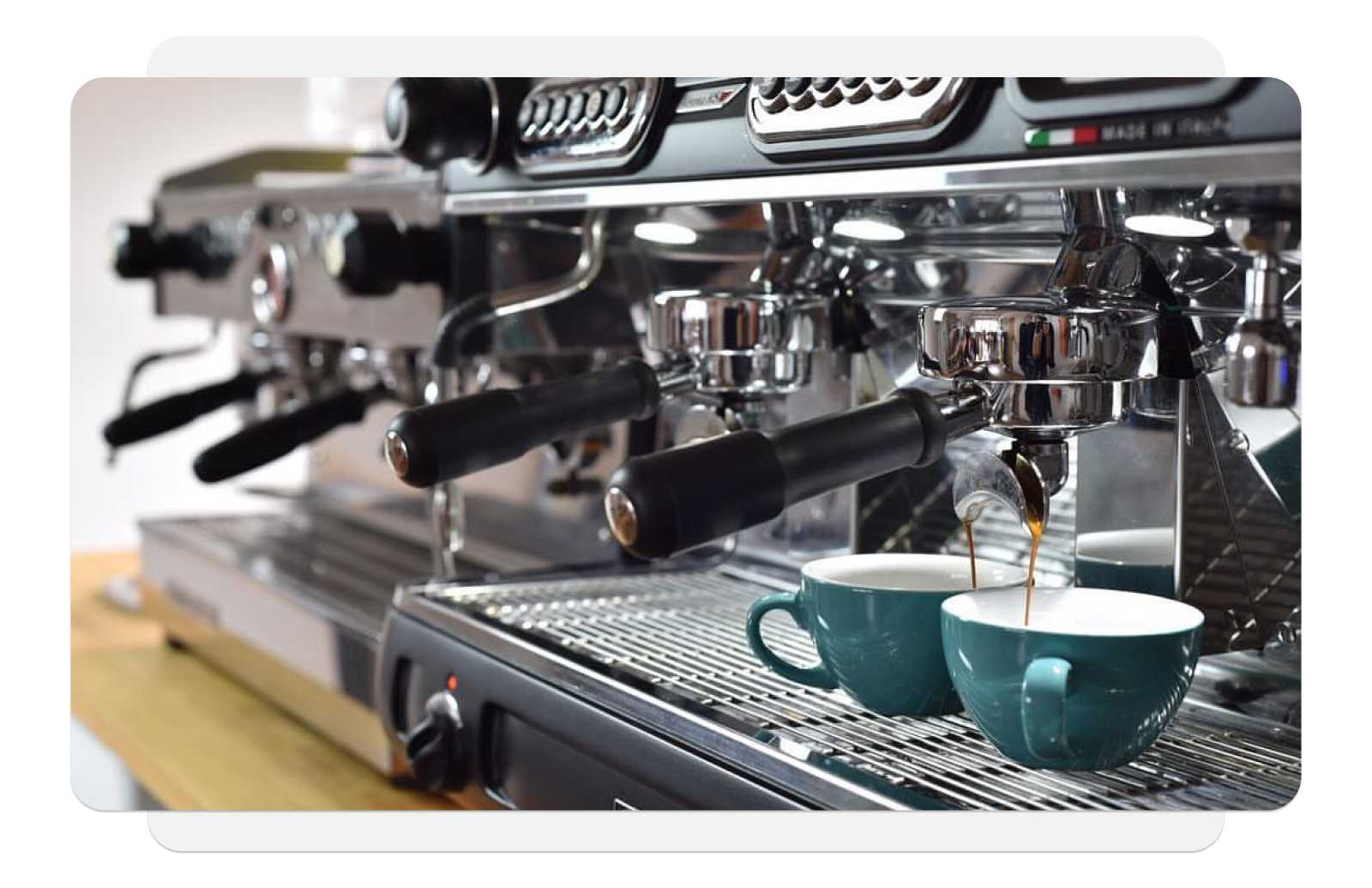 Какая кофемашина лучше. Espresso Machine. Профессиональные кофемашины. Кофемашина для кофейни. Профессиональная эспессомашина.