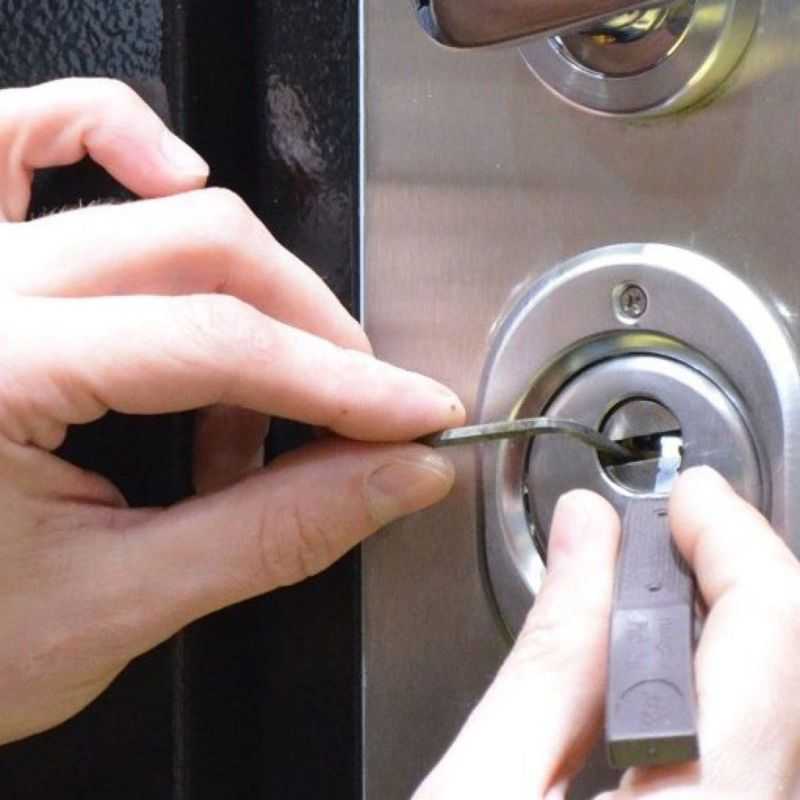 Что делать, если ключ не поворачивается в замке входной двери, заклинило