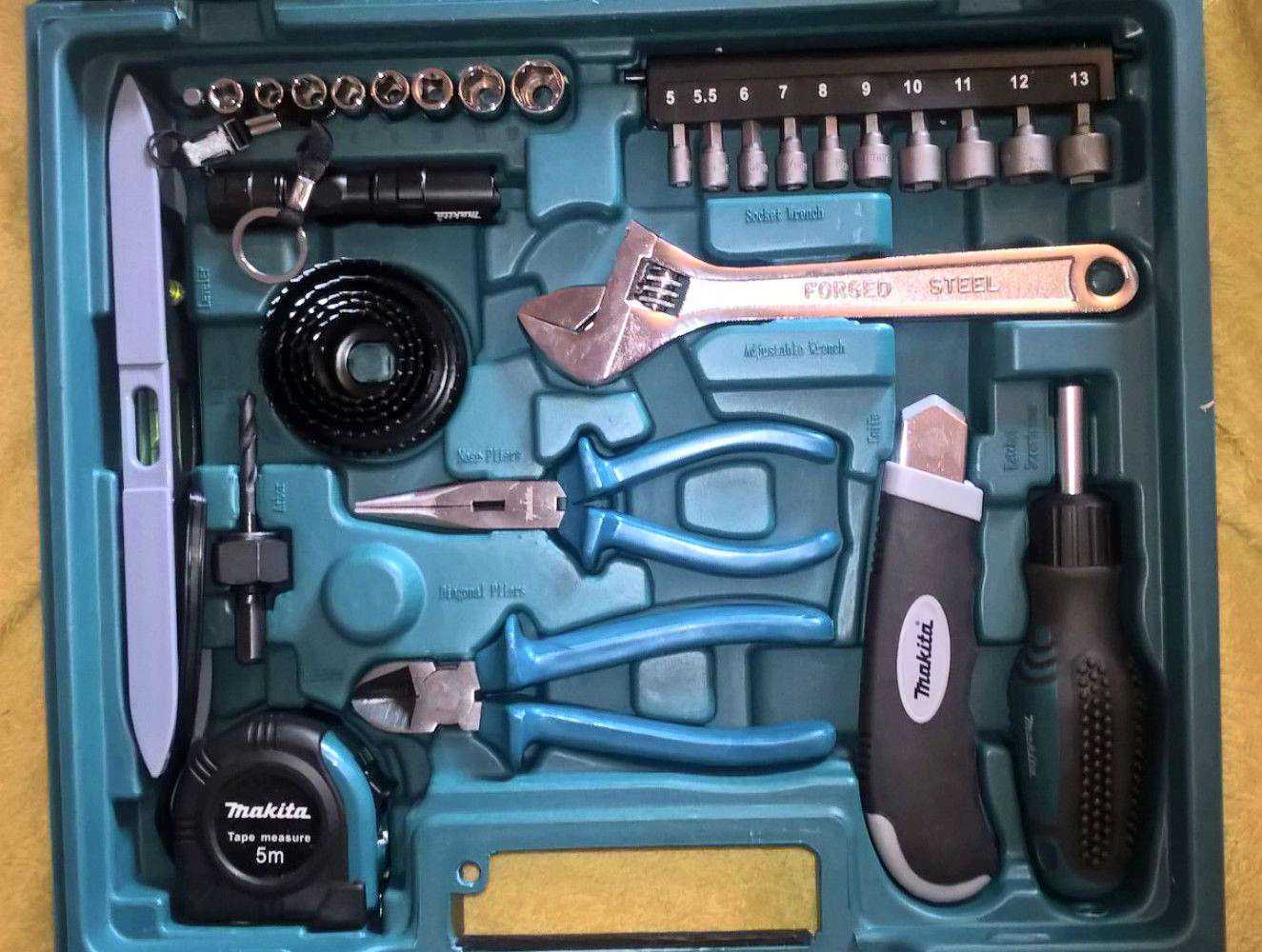 Топ-7 лучших наборов инструментов в чемодане