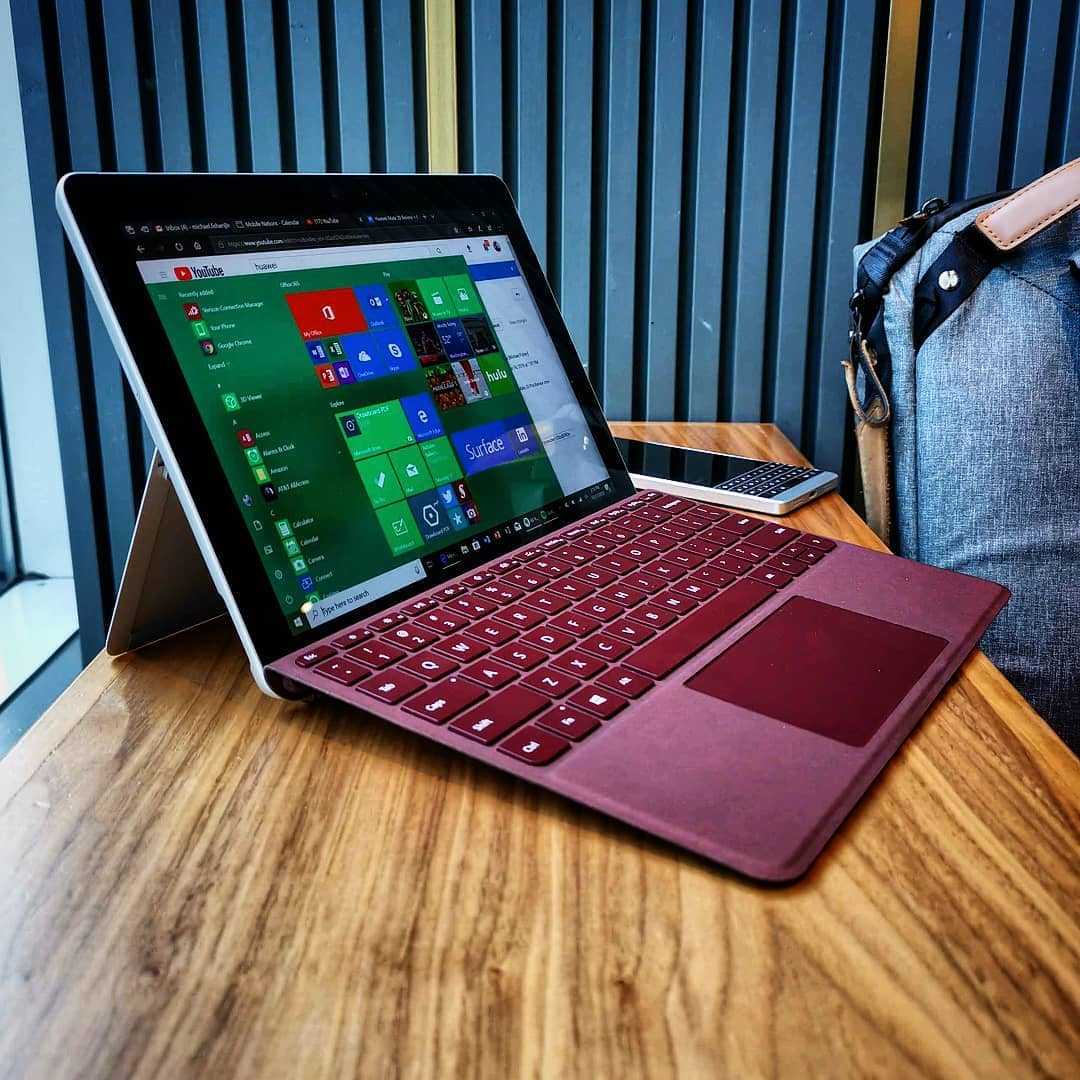 Чем компьютер отличается для ноутбука Что лучше выбрать для школьника, студента, для работы или игр дома