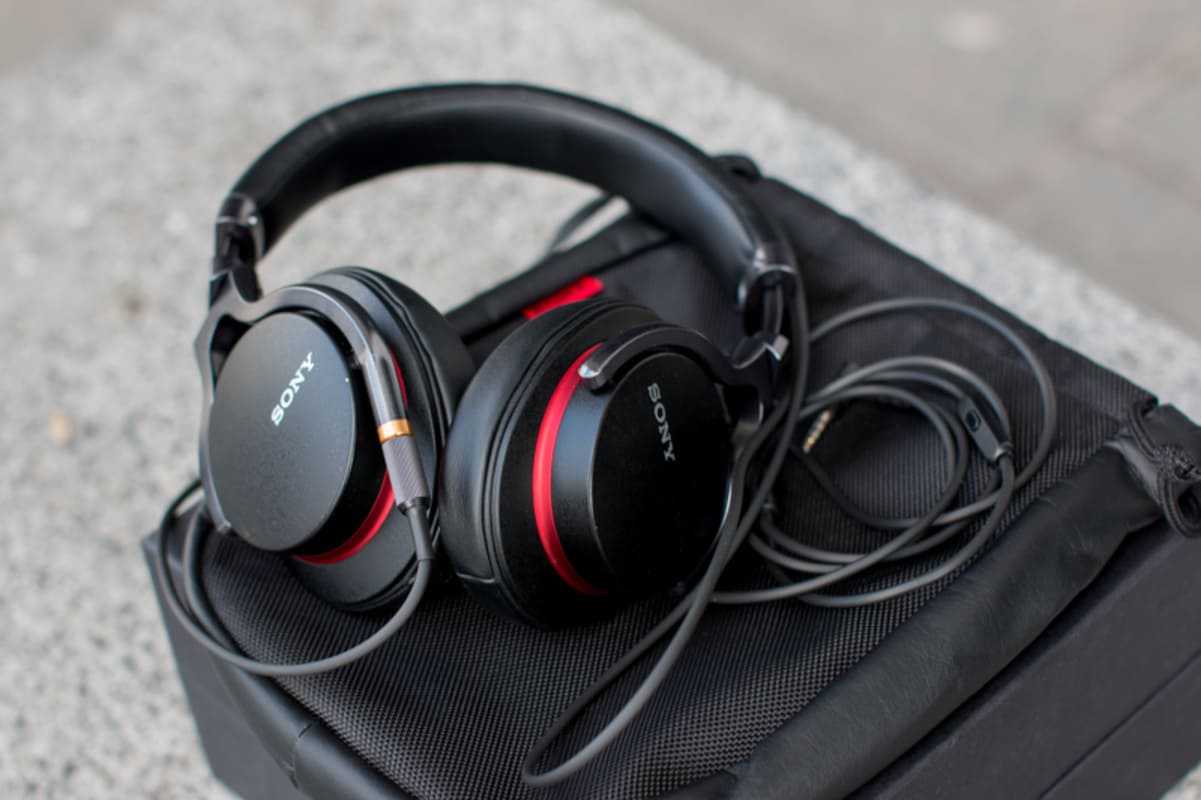 Лучшие проводные наушники. Sony MDR 1a. Sony MDR a1 чёрные. Sony a1 наушники. MDR 1.