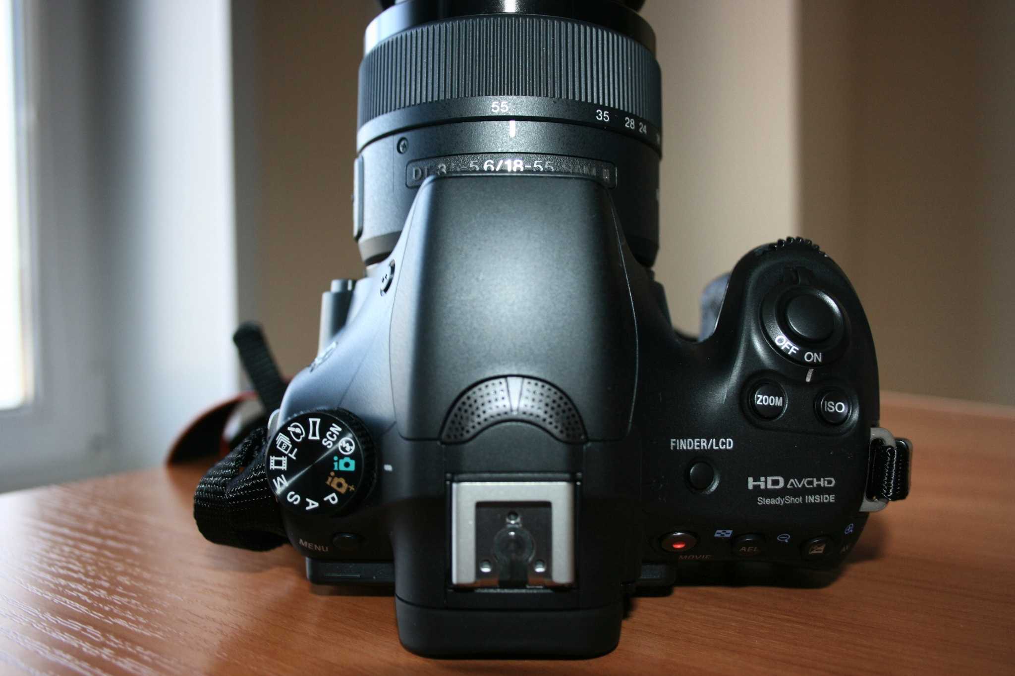 В марте 2012 года компания Sony представила свою новую камеру Sony SLT-A57, которая создана с применением технологии полупрозрачного зеркала и имеет электронный видоискатель вместо традиционного для других производителей оптического Напомню, такое решение