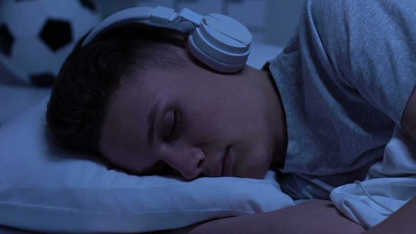 5 причин, почему категорически нельзя засыпать с включенным телевизором :: инфониак