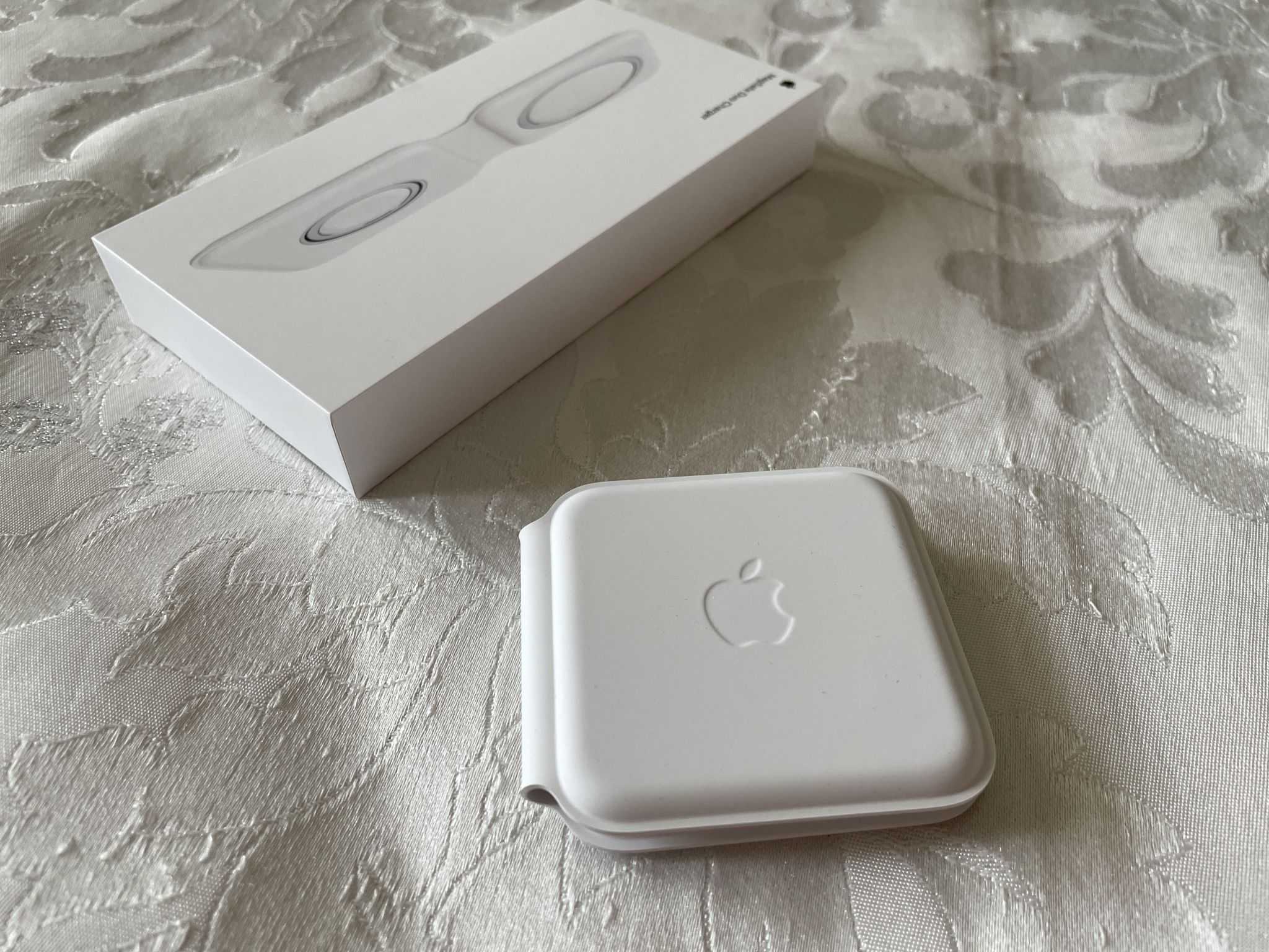 Беспроводное зарядное magsafe. Apple MAGSAFE Duo. MAGSAFE Duo Charger. Беспроводная зарядка Apple MAGSAFE. Apple MAGSAFE Duo Charger (mhxf3).