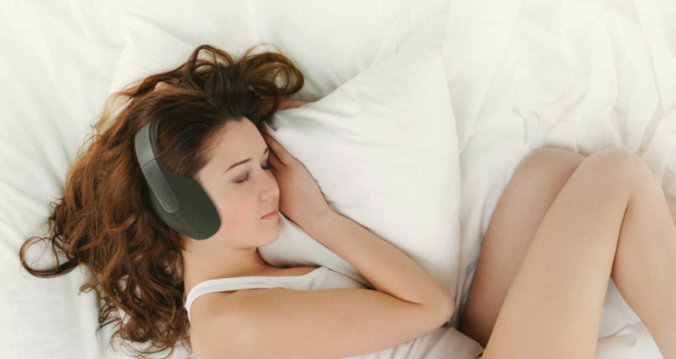 Вредно ли слушать музыку в вакуумных или беспроводных наушниках
