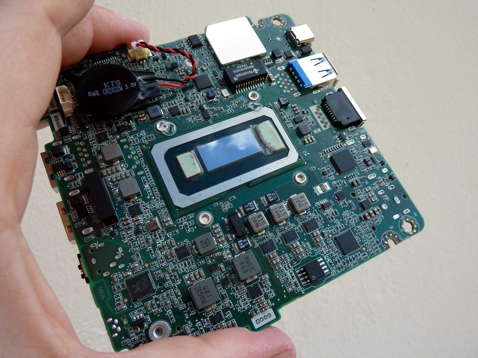 Intel skull canyon стал первым игровым мини-компьютером производителя - 4pda