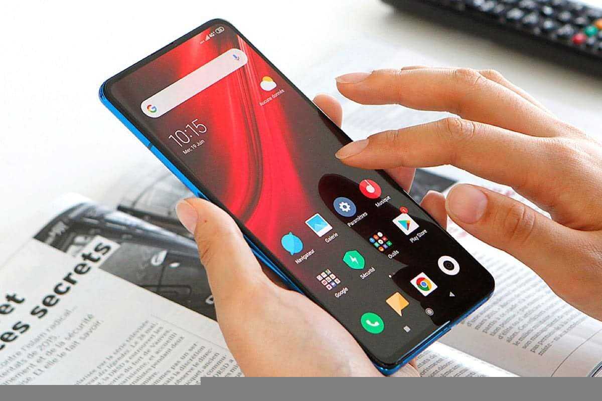 Третий по величине производитель смартфонов в Китае, компания Coolpad продемонстрировала самый тонкий в мире смартфон Ivvi K1 Mini До этого самым тонким был Vivo X5 Max толщиной 4,8 милли
